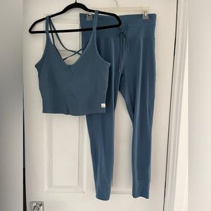 Vuori Daily legging in pool blue